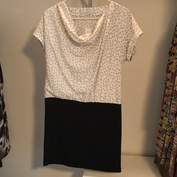 NWT “LOFT” DRESS W/BLOUSY FIT ON TOP. CREAM TOP BLACK BOTTOM SHORT SLEEVES.SZ 2 - Picture 1 of 9